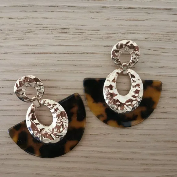 Earrings - Picture 1 of 3